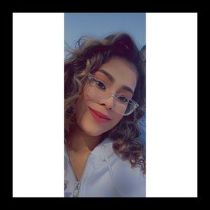 Meet your Posher, Carolina